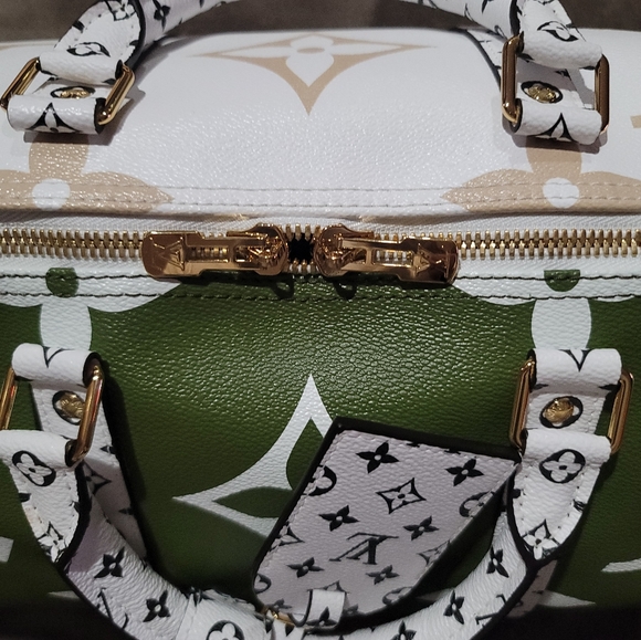 Louis Vuitton GIANT MONOGRAM Keepall 50 Bandouliere Khaki Green/Beige/White Bag - Picture 7 of 16